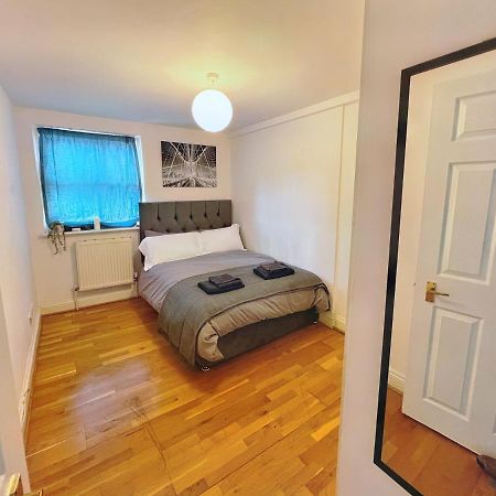 Lovely 2-Bedroom Serviced Apartment Greater London Bagian luar foto