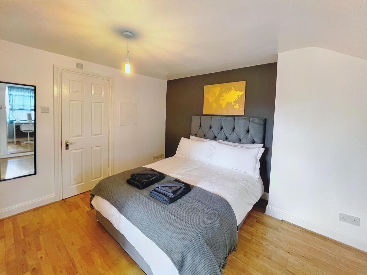 Lovely 2-Bedroom Serviced Apartment Greater London Bagian luar foto