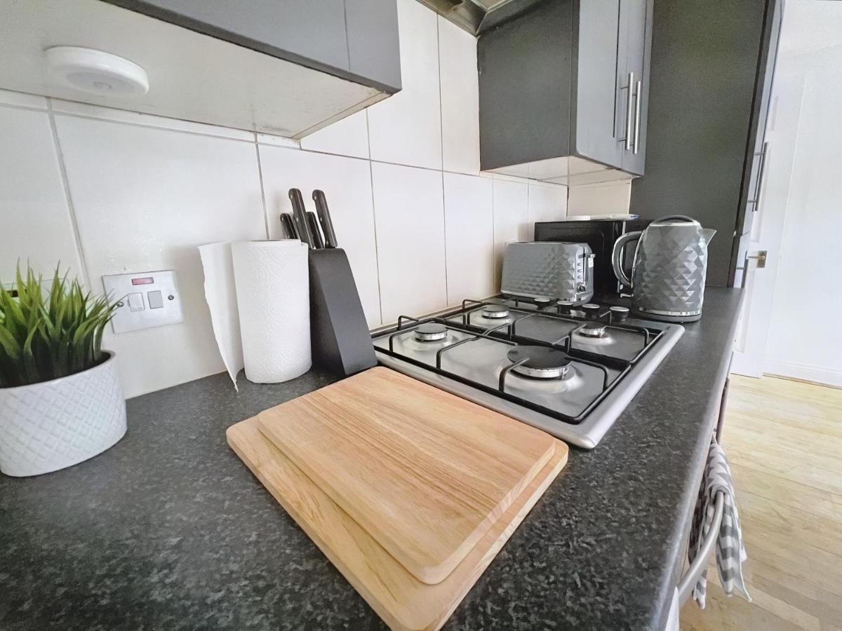 Lovely 2-Bedroom Serviced Apartment Greater London Bagian luar foto