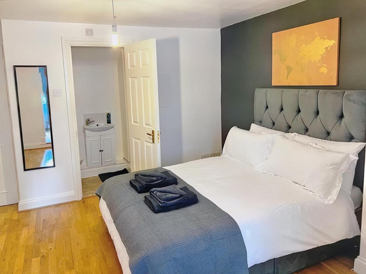 Lovely 2-Bedroom Serviced Apartment Greater London Bagian luar foto
