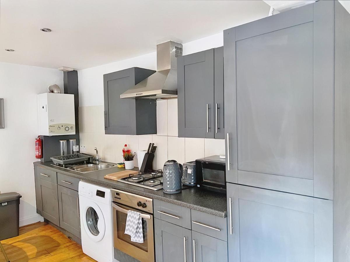 Lovely 2-Bedroom Serviced Apartment Greater London Bagian luar foto