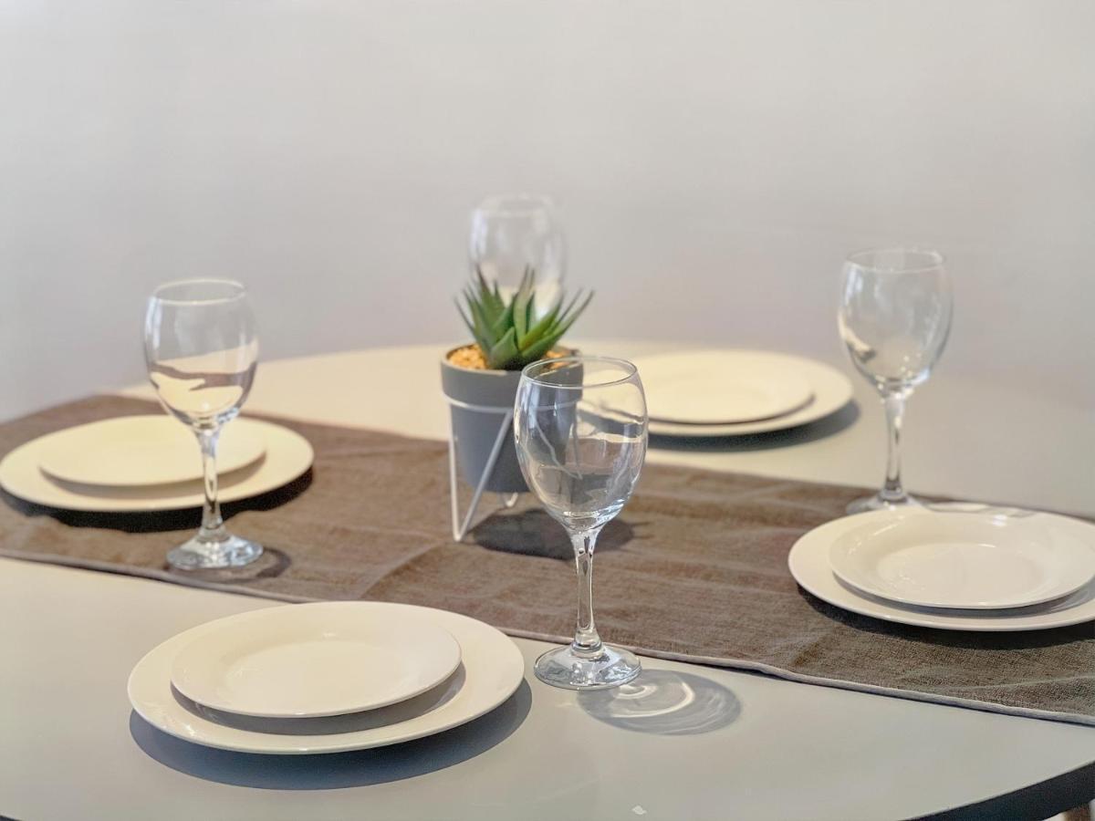 Lovely 2-Bedroom Serviced Apartment Greater London Bagian luar foto